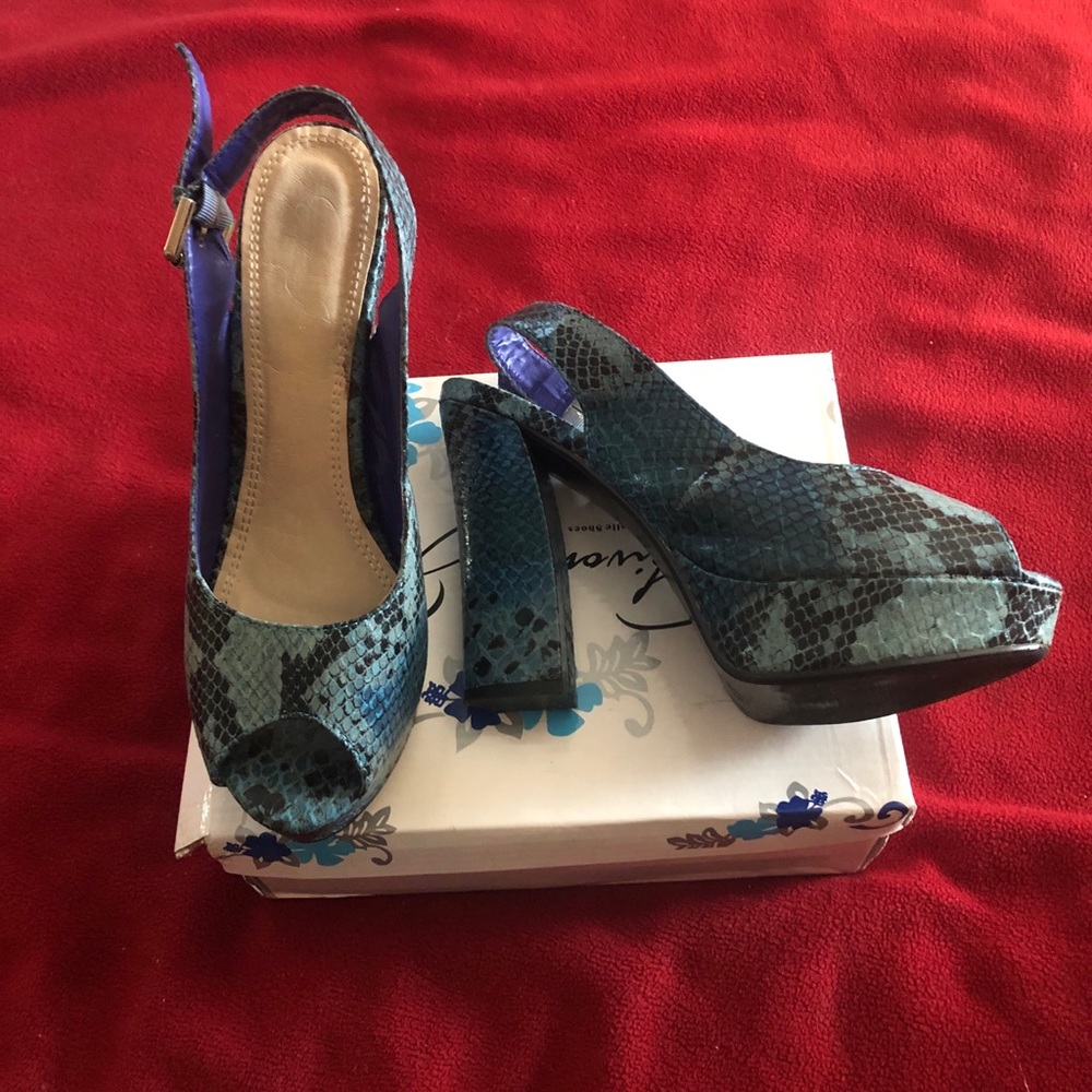 Turquoise Blue Peep Toe
